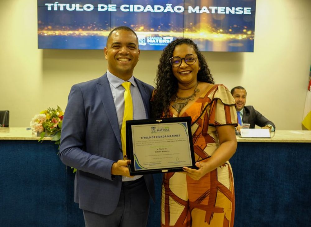 Homenageada Magna Suely Santos Alves indica&ccedil;&atilde;o do vereador Tiago de Zezo