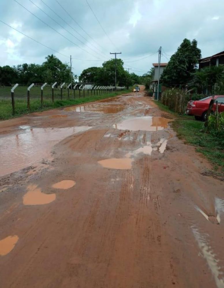 Estrada de Olhos d'&Aacute;gua