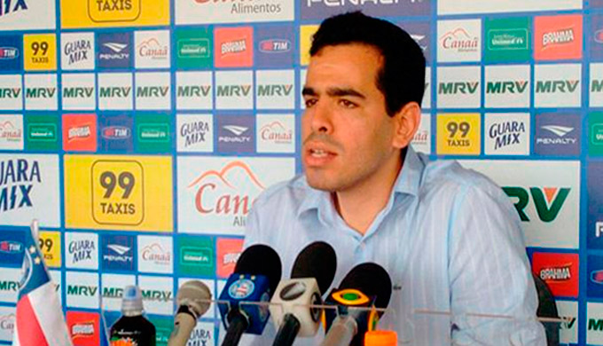Presidente do Bahia critica erros de arbitragem