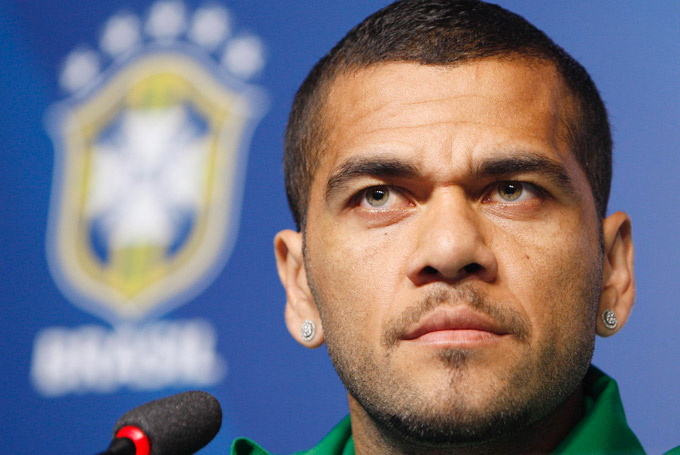 Daniel Alves vira dúvida para Copa América 