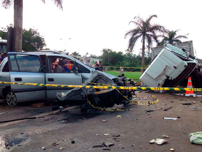 Acidente na BR-324 deixa cinco mortos e quatro feridos