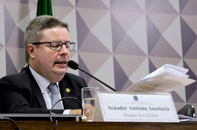 Comissão do Impeachment espera votar calendário nesta segunda