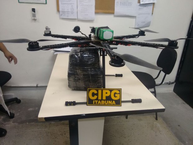 Drone que levava 19 celulares para presídio é abatido 