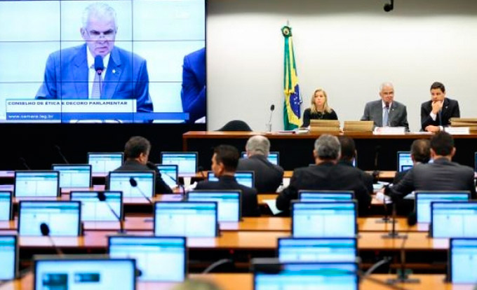 Conselho adia novamente decisão sobre cassação de Cunha