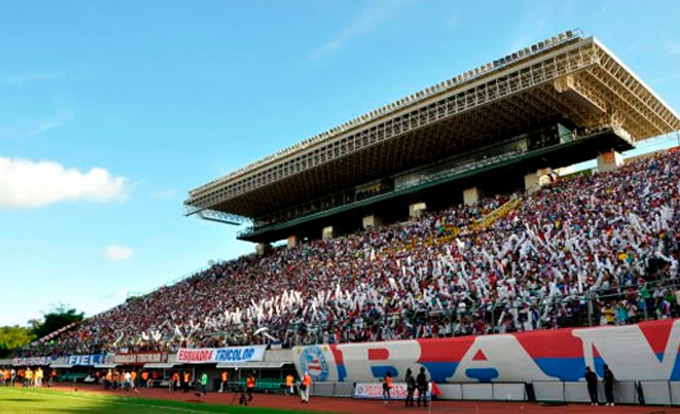 Bahia pega o CRB em seu retorno ao estádio de Pituaçu