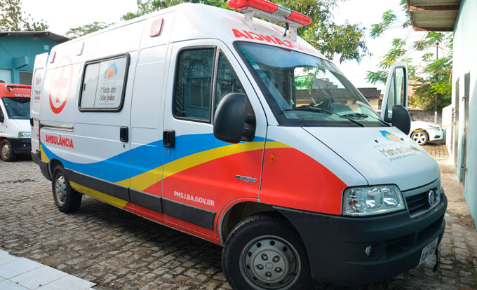 Moradores do Amado Bahia são contemplados com ambulância
