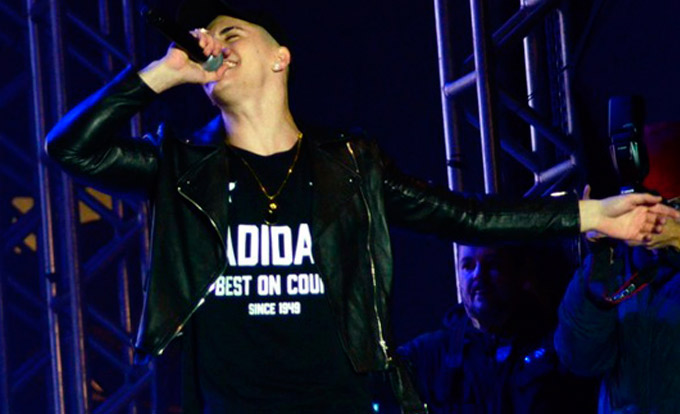 MC Biel sobe aos palcos após semana polêmica