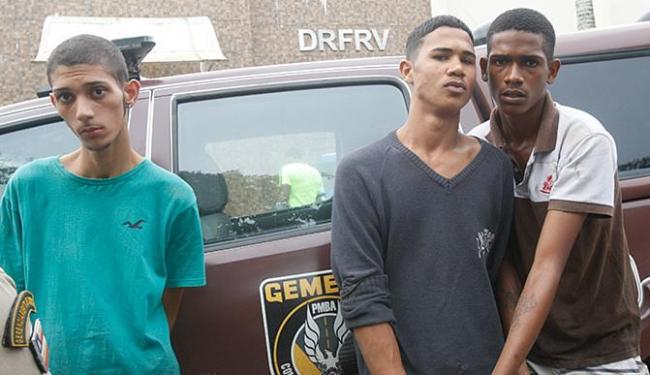 Trio é preso após roubar carro para saquear pedestres