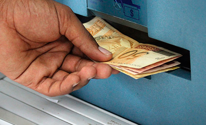 Bancos têm que trocar na hora nota falsa sacada 
