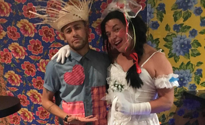 Neymar proíbe uso de celulares em festa promovida por ele