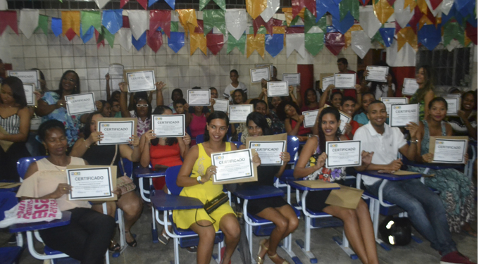 Matenses recebem certificados de cursos profissionalizantes