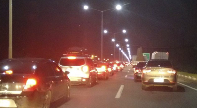 Saída de Salvador pela BR-324 está congestionada