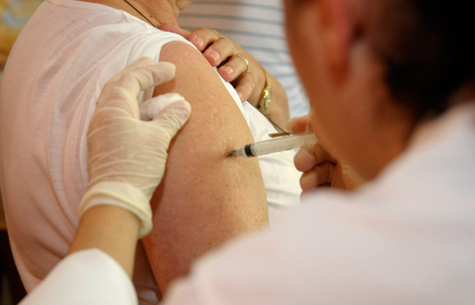 Butantan começa a testar vacina contra a dengue