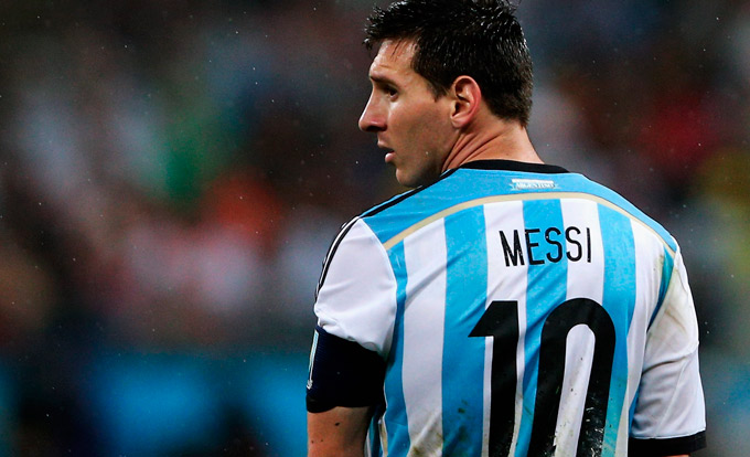 Presidente da Argentina pede para Messi permanecer na seleção