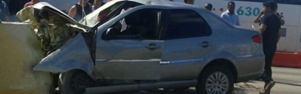 Motorista morre após colidir em pedágio da BR-324