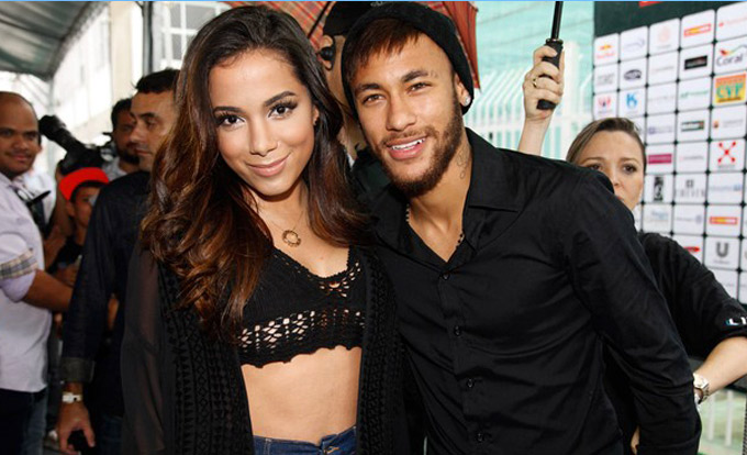 Anitta pede a Neymar uma forcinha em sua carreira 