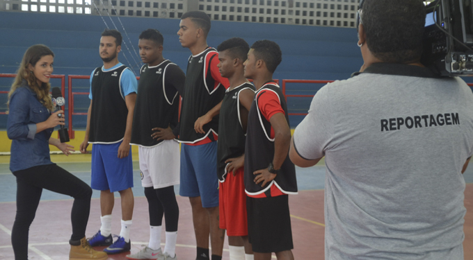 Jogadores matenses são entrevistados pela TV Aratu