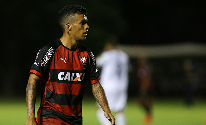 Vander reage e tenta finalmente conquistar a torcida