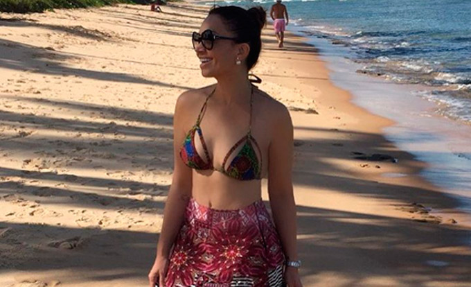Solange Almeida curte dia de sol em Praia do Forte