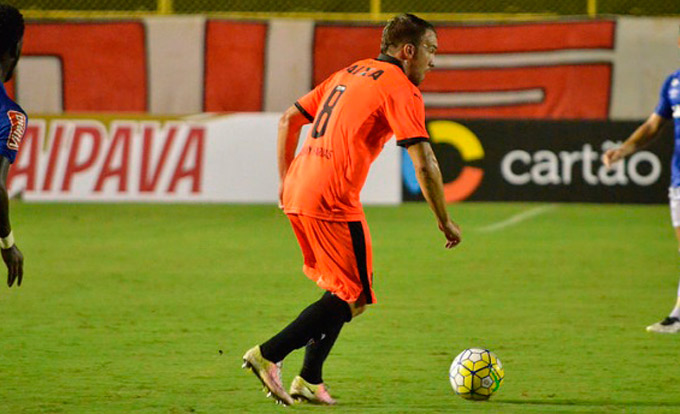 Vitória vacila e perde para o Cruzeiro no Barradão