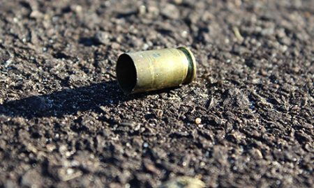 Adolescente é morta a tiros dentro de casa 