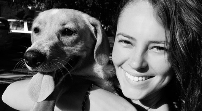 Paolla Oliveira adota cachorrinho e exibe nas redes sociais