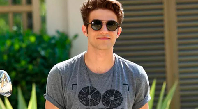 Chay Suede renova contrato e engata três novelas