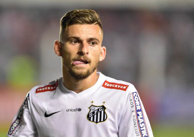 A pedido de Neymar, Barcelona observa meia Lucas Lima