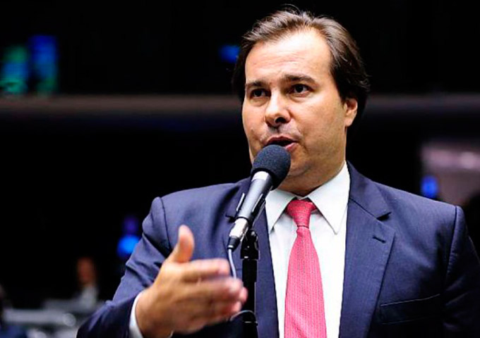  Rodrigo Maia reduz prorrogação da CPI 