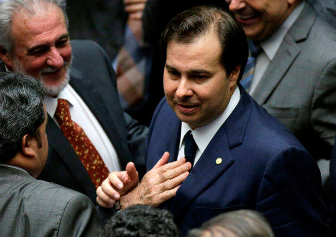 Deputados vão trabalhar três dias por semana em agosto
