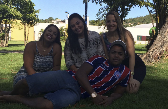 Quatro amigos mostram como a verdadeira amizade resiste ao tempo