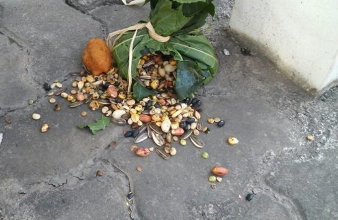 Funcionária de banco confunde oferenda com bomba 