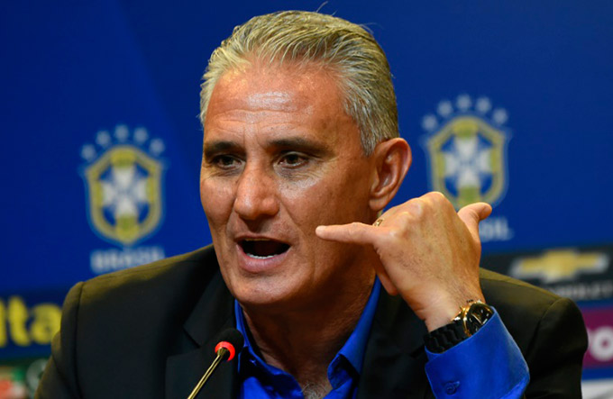 Tite observa a seleção olímpica pensando nas Eliminatórias da Copa de 2018