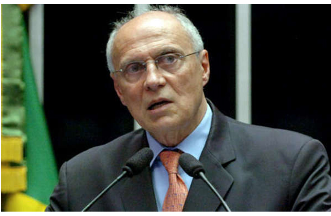 Eduardo Suplicy é detido durante reintegração de posse 