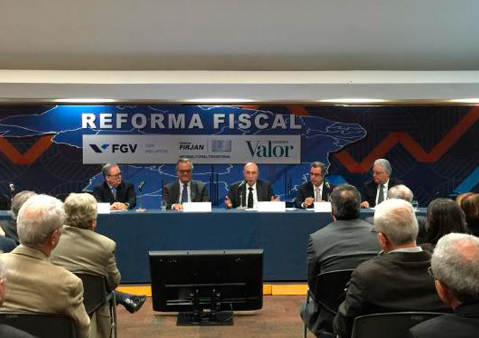 Meirelles defende cumprimento da meta fiscal