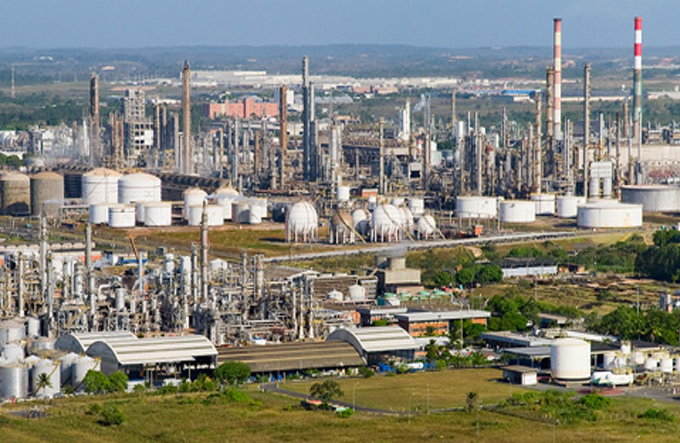 Moradores do entorno do Polo Petroquímico reclamam de forte odor