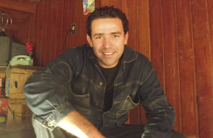 Professor de Dias d'Ávila ganha prêmio nacional de literatura