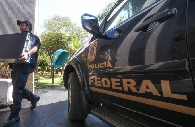 MPF denuncia 11 por desvio de verbas e PF prende acusado em SP