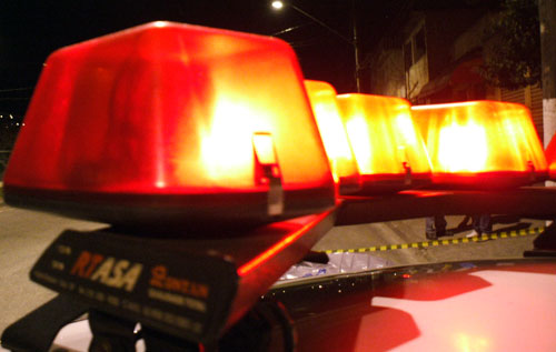 Bandidos invadem cidade, fazem reféns e tentam explodir banco 