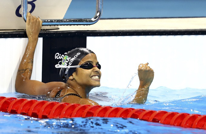 Etiene Medeiros avança para as semifinais dos 100m nado livre