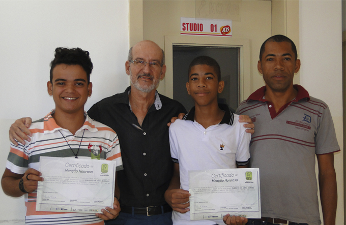 Alunos são premiados por destaque na Olimpíada Brasileira de Matemática