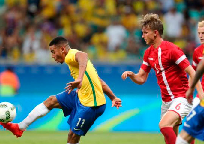 Brasil goleia Dinamarca e se classifica para as quartas de final 