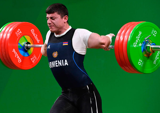 Armênio quebra o braço ao tentar levantar 195kg 