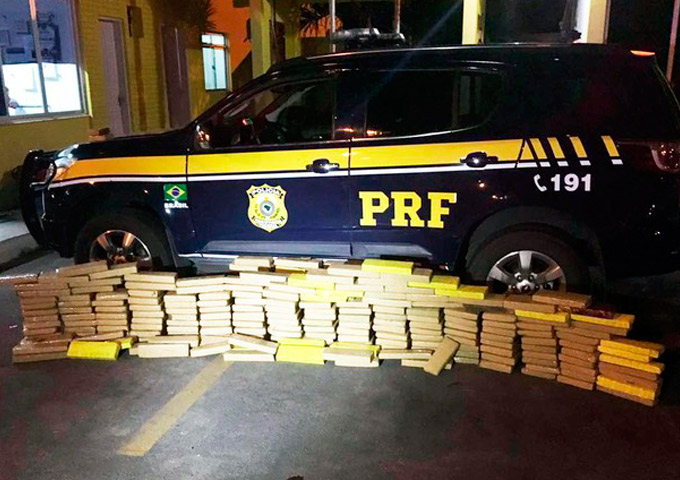 Casal é preso com 200 kg de maconha durante fiscalização 