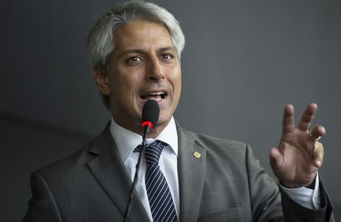 Molon apresentará requerimento para antecipar votação 