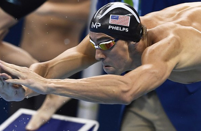 Michael Phelps vai à semifinal dos 100m borboletas