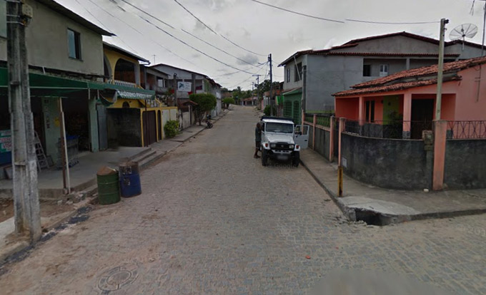 Dupla armada rouba carro e deixa outro no centro 