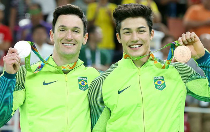 Histórico! Ginástica masculina leva prata e bronze no solo