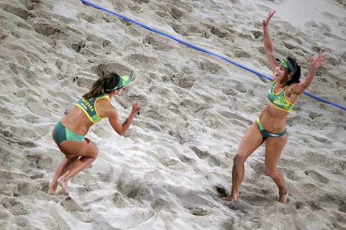 Ágatha e Bárbara vencem americanas e estão na final do vôlei de praia