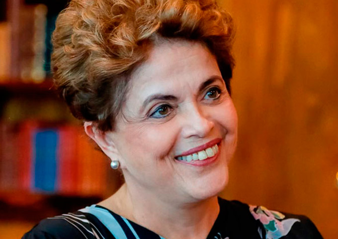 Dilma defende realização de plebiscito para novas eleições